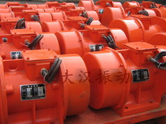 YZS振動電機(jī)：加裝防護(hù)外殼，密封性強(qiáng)不易損壞。