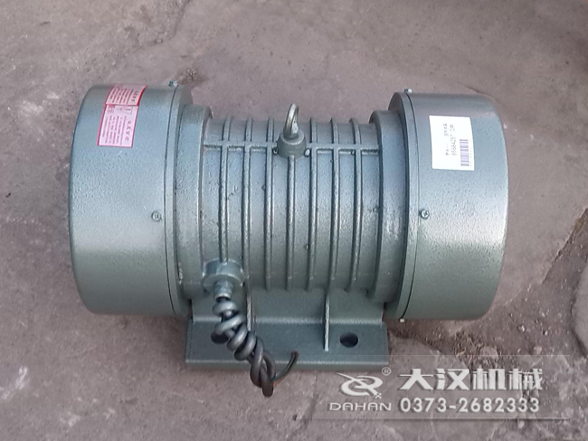 VB振動電機的選型要根據(jù)所匹配產(chǎn)品需要的激振大小，進行選擇。