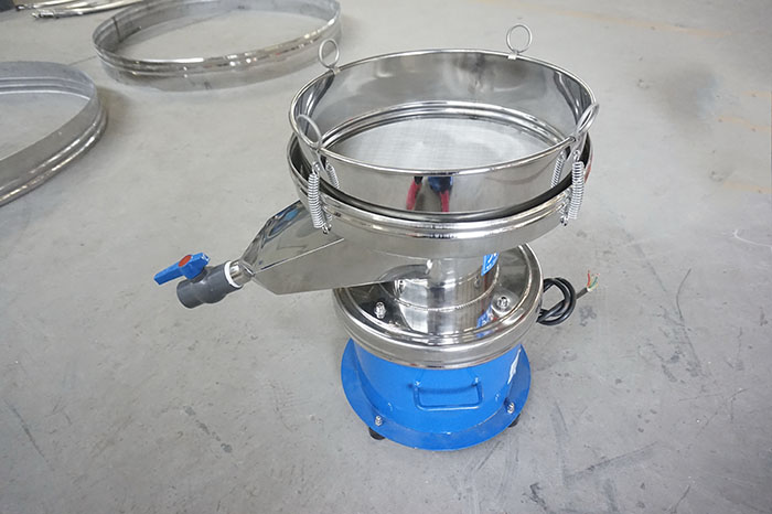 450過濾篩出料口處加裝閥門裝置，便于控制物料的出料量。