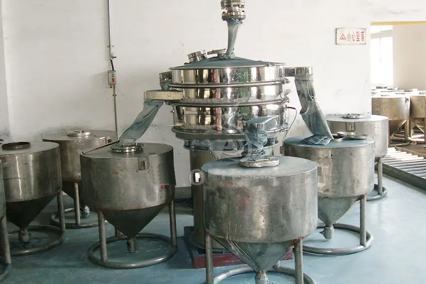 振蕩篩主要特點：換網(wǎng)容易，全封閉模式粉末不飛揚，可連續(xù)作業(yè)