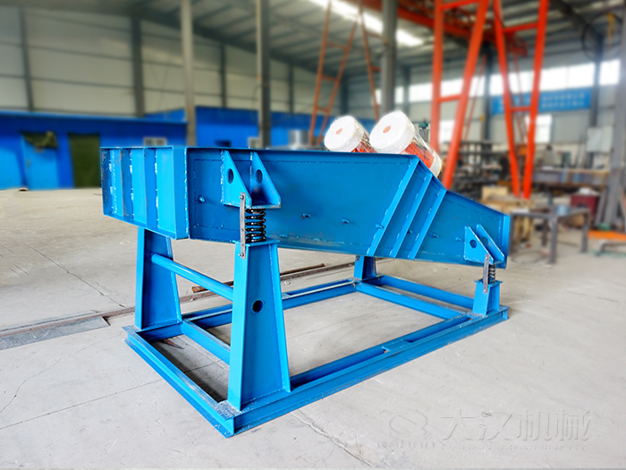 大型振動篩主要是用來篩分煤礦，礦石一些大型的篩分場地中。